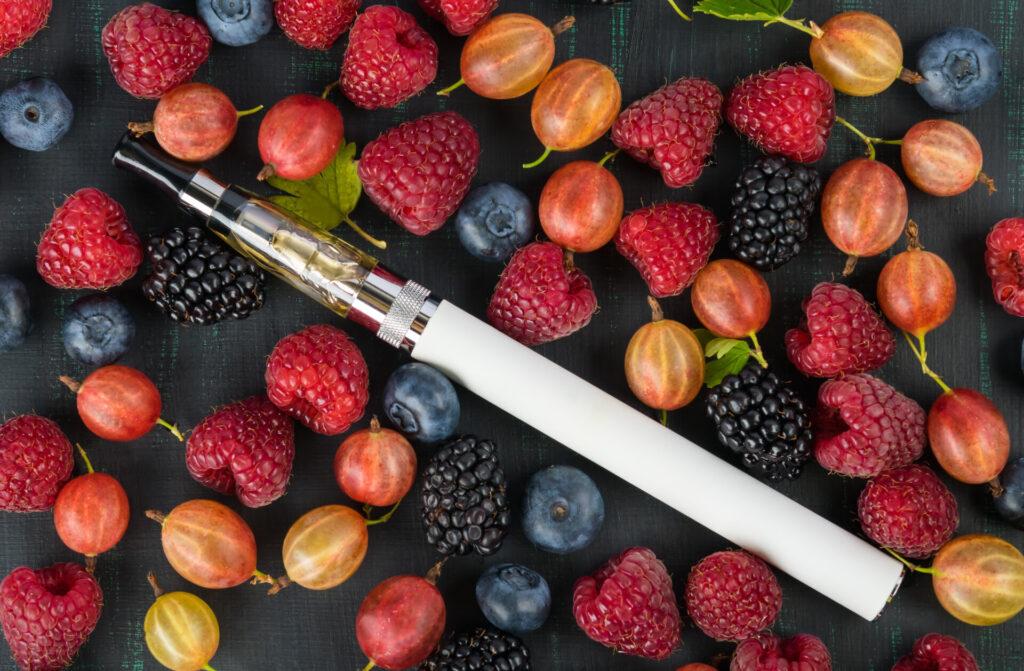 E-Zigarette und Früchte