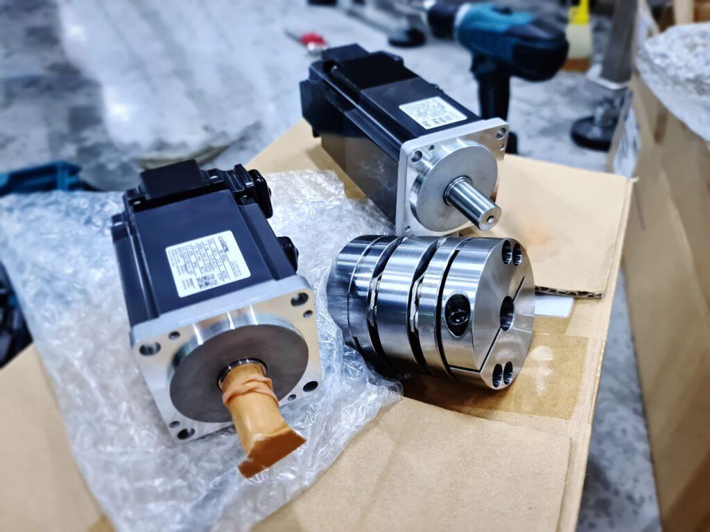 Servomotor in einzelnen Teilen